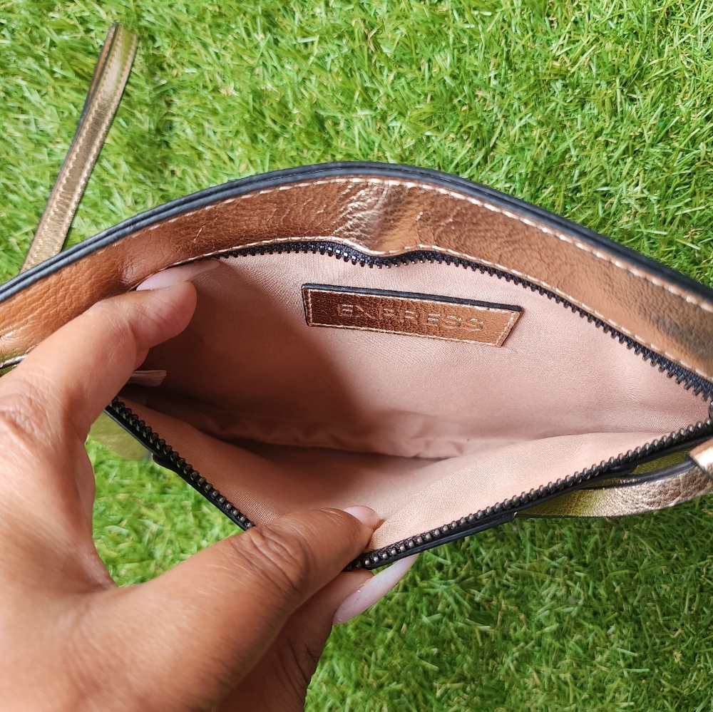 Metallic Express Wristlet - Picture 3 of 4